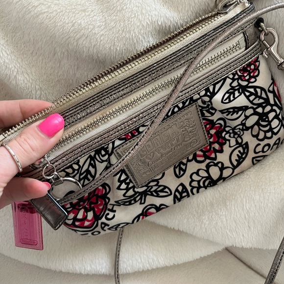 Coach poppy crossbody - Picture 3 of 5